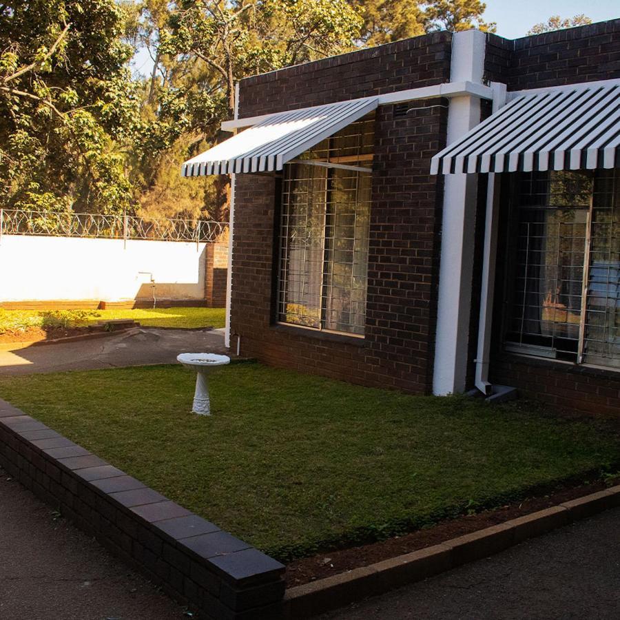 R Executive Apartments Harare Esterno foto