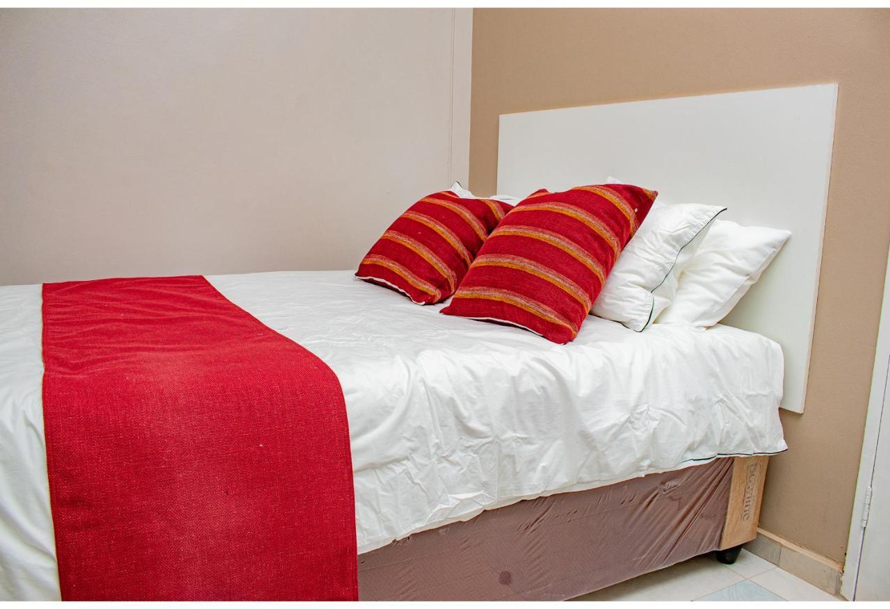 R Executive Apartments Harare Esterno foto