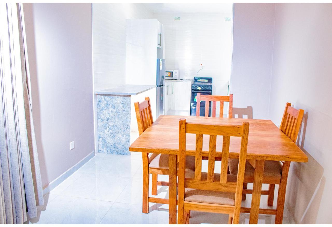 R Executive Apartments Harare Esterno foto