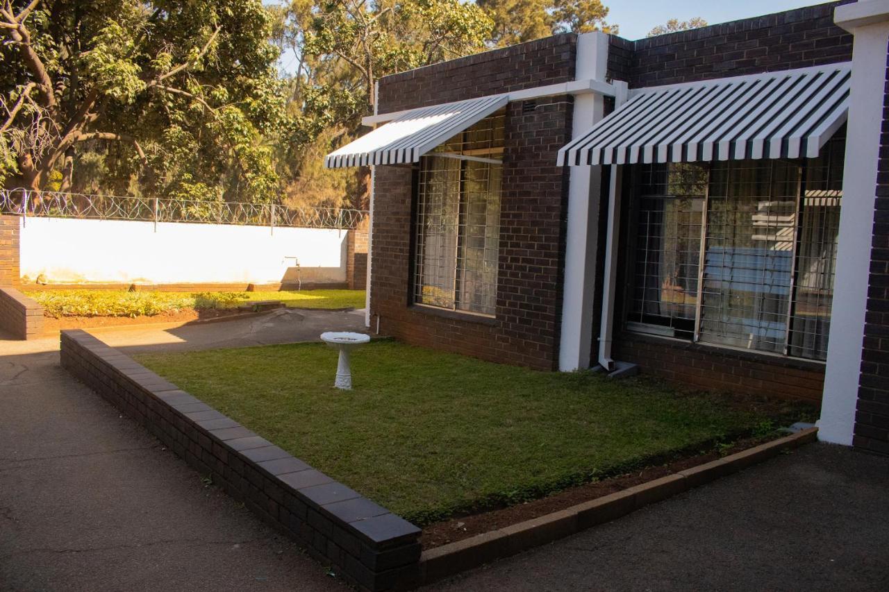 R Executive Apartments Harare Esterno foto